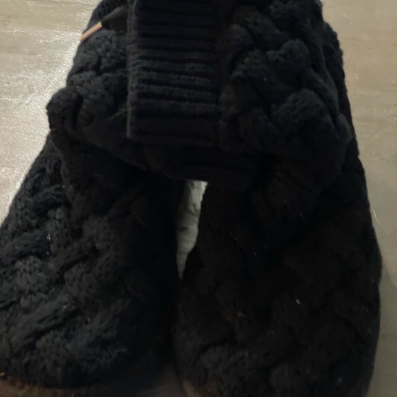 Ugg - Picture 4 of 4